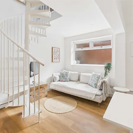 Host & - The Surf Shack