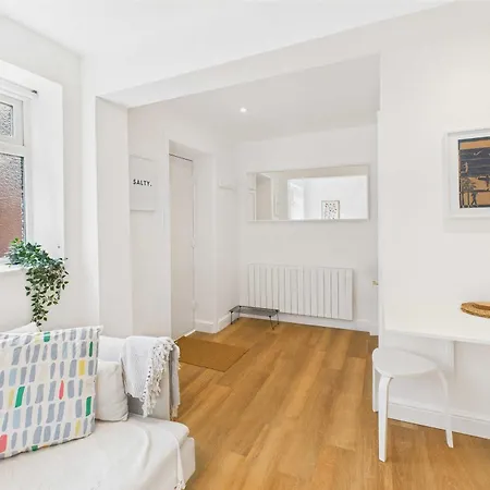 Host & - The Surf Shack סולטברן-ביי-דה-סי